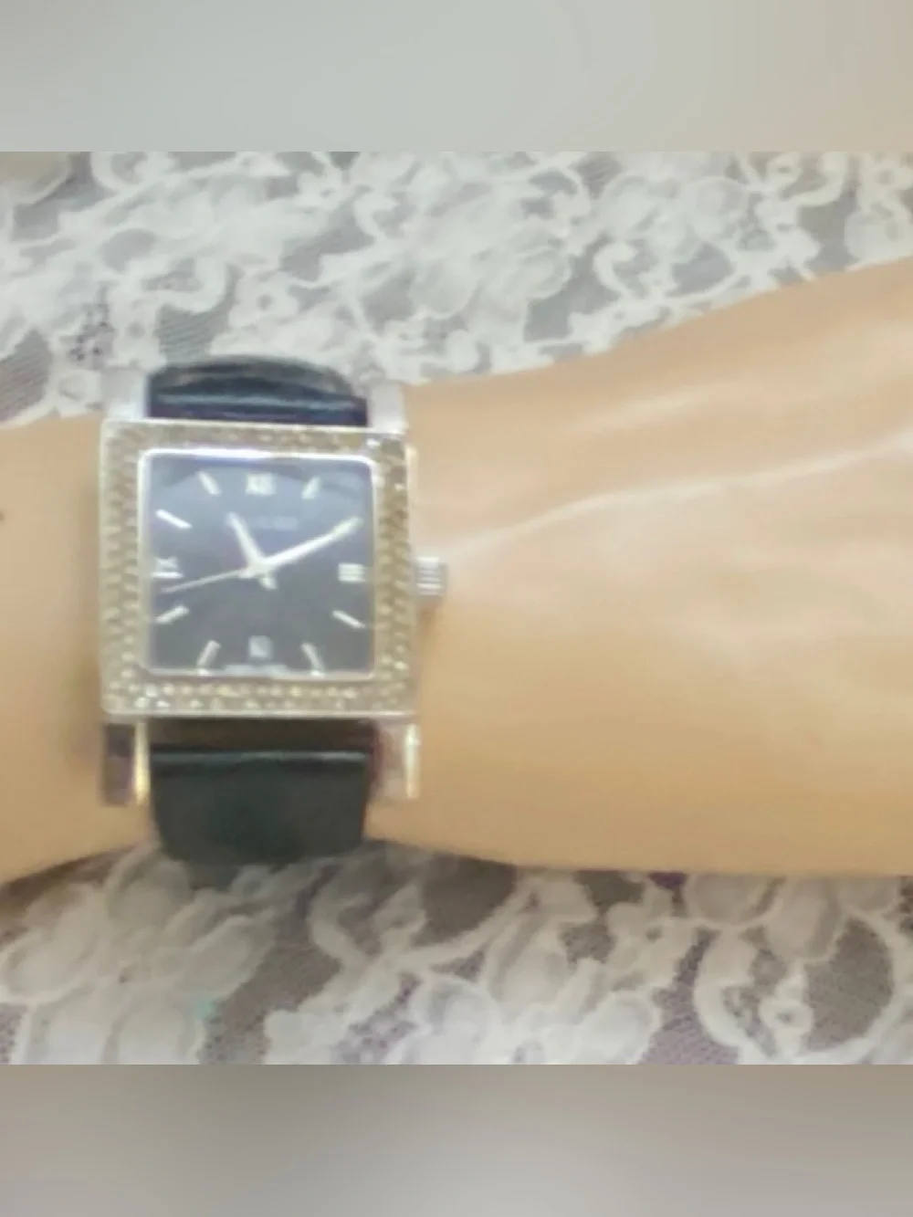 Gucci 80112 Swiss Made, Quartz Silver Tone with Rhinestones Unisex Watch